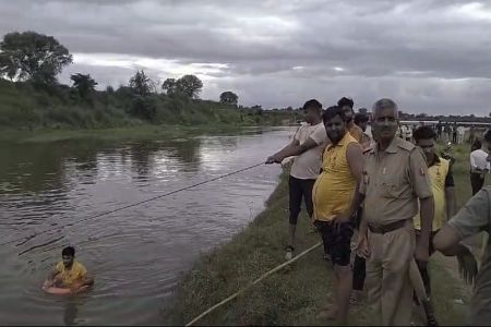 पार्वती नदी में सर्च ऑपरेशन जारी, युवक का नहीं चला पता Search operation continues in Parvati river, youth not found