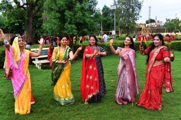 Amazing darshan of Radha-Krishna on Kajali Teej, fair filled in Ahichhatra fort