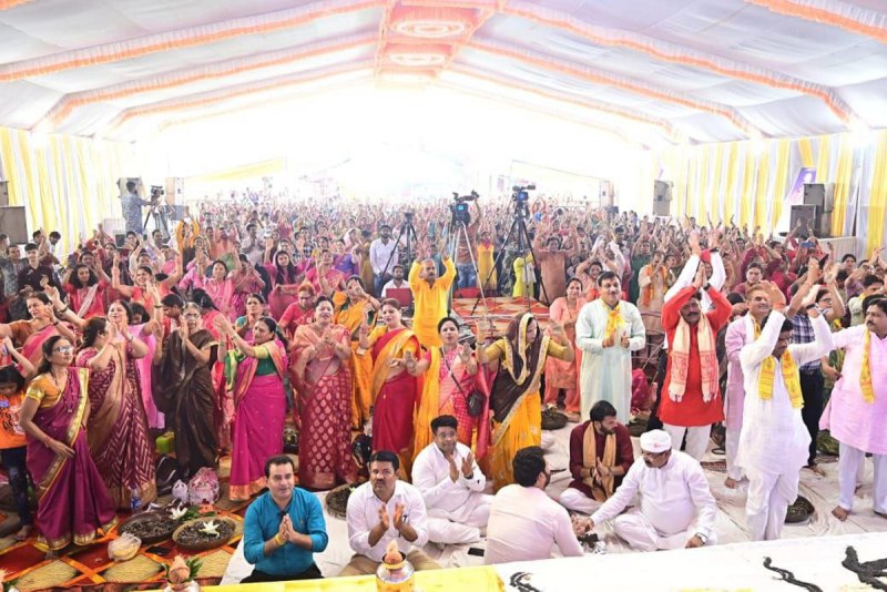 मकरोनिया के बटालियन क्षेत्र में शिवलिंग निर्माण का आयोजन