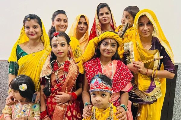 Congratulation echoed at Krishna Kanhai Nagar Seth Banshiwala temple for birth.