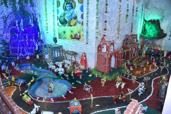 Congratulation echoed at Krishna Kanhai Nagar Seth Banshiwala temple for birth.