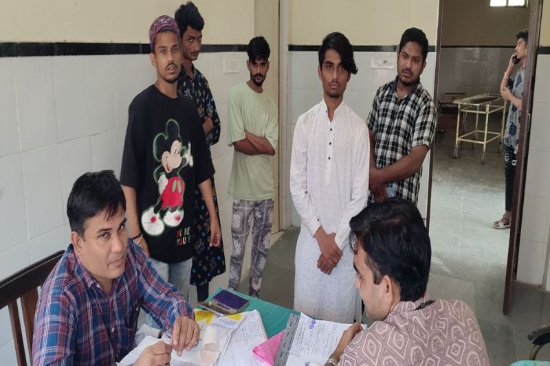 अपनों से बैर लेकर जिसके लिए बसाया आशियाना, वह भी मझदार में छोड़ चली