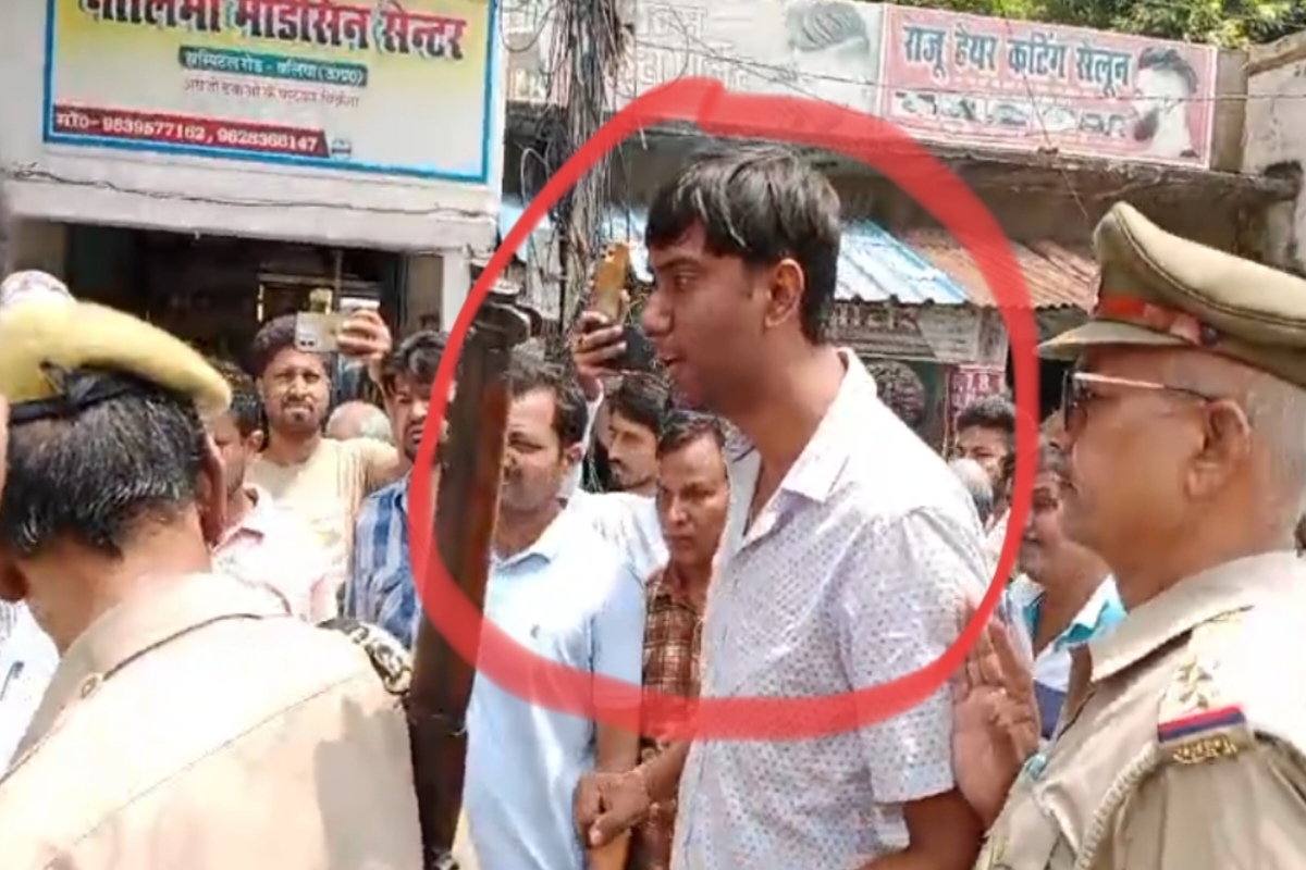 Ballia News: प्राइवेट प्रैक्टिस करते हुए पकड़े जाने पर भड़का सरकारी डॉक्टर, बीच
सड़क किया हंगामा, वीडियो वायरल