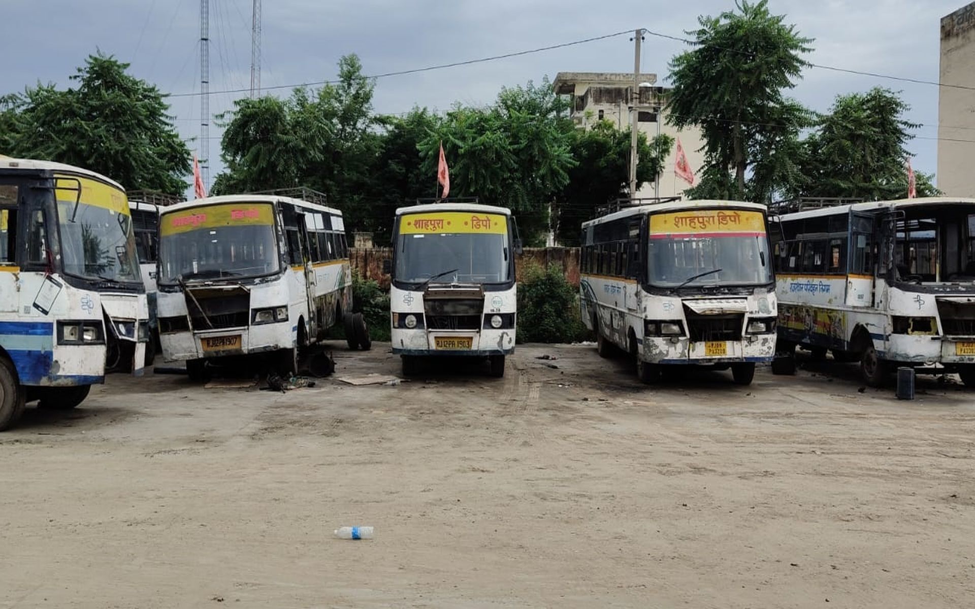 शाहपुरा में बंद कराई दुकानें, रोडवेज बस दोपहर 4 बजे चली