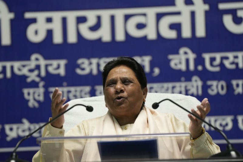 bsp supremo mayawati, akash anand mayawati,ashok siddharth bsp,bahan kumari mayawati,bsp news,mayawati news in hindi,अशोक सिद्धार्थ कौन हैं,बसपा की खबर,बहन कुमारी मायावती,मायावती का बयान,मायावती बसपा