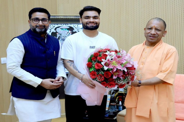 Indian Cricket Rinku Singh meet CM Yogi Adityanath