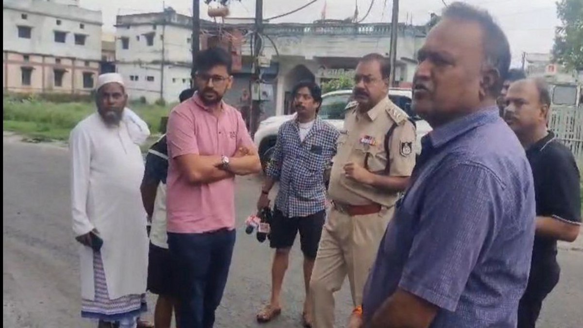 Video: चड्डी टीशर्ट पहनकर आए बदमाश, दंपति से लाखों की डकैती
