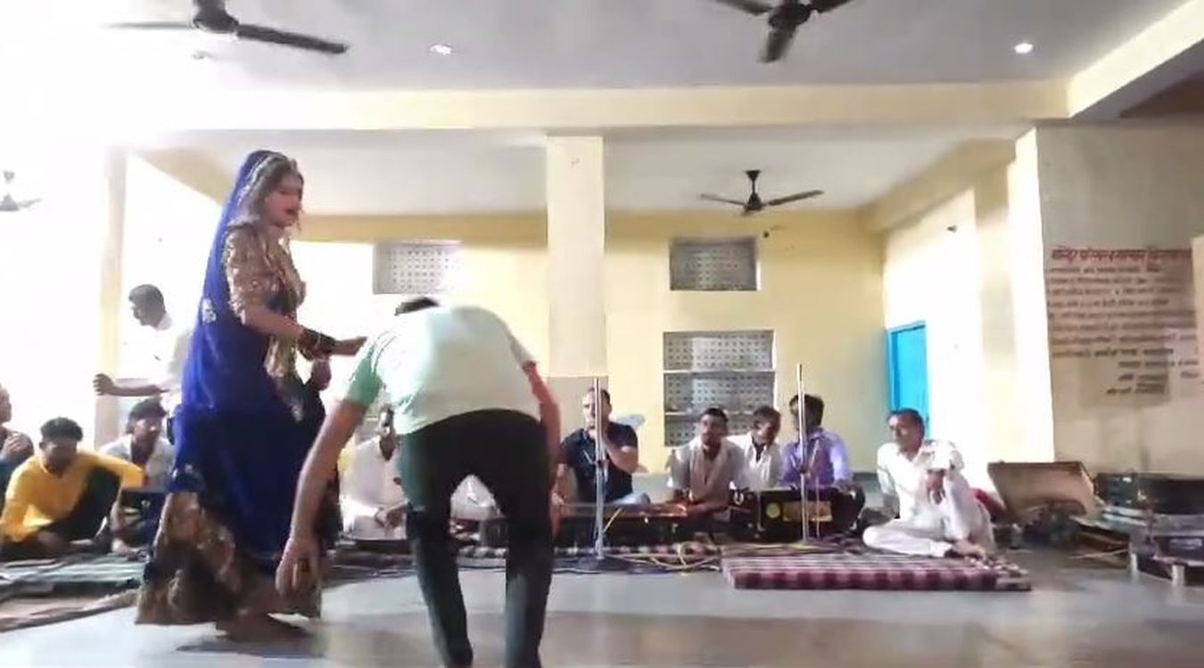 सत्संग में नाचते-नाचते निकला शिक्षक का दम