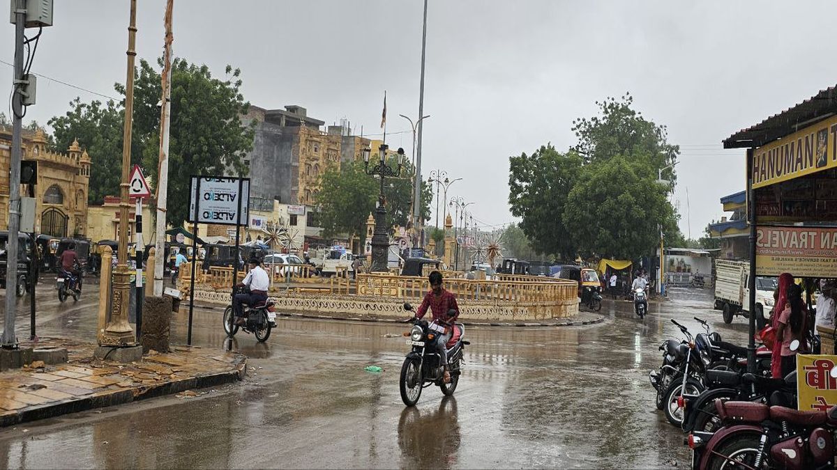 Watch Video: जैसलमेर में रात में बारिश, दिन में फुहारें