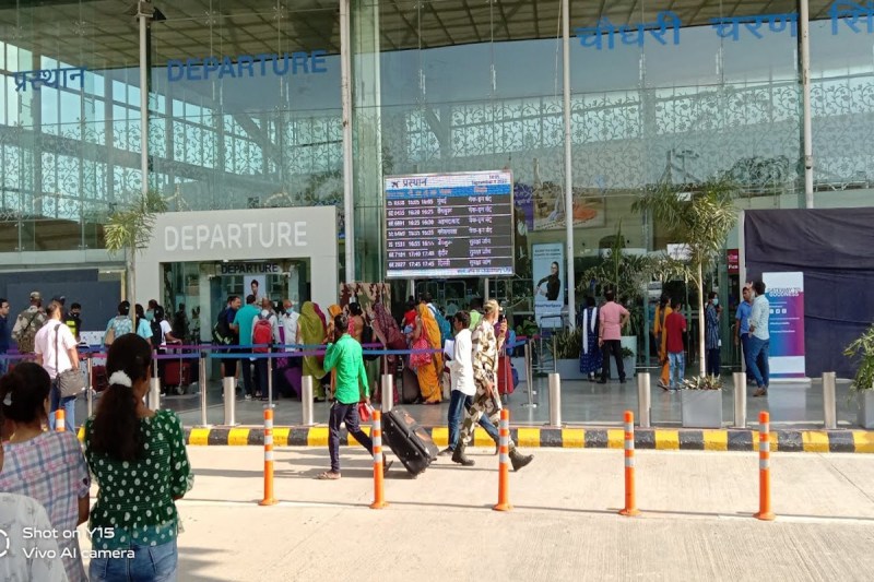 लखनऊ एयरपोर्ट इमरजेंसी लैंडिंग की घटना