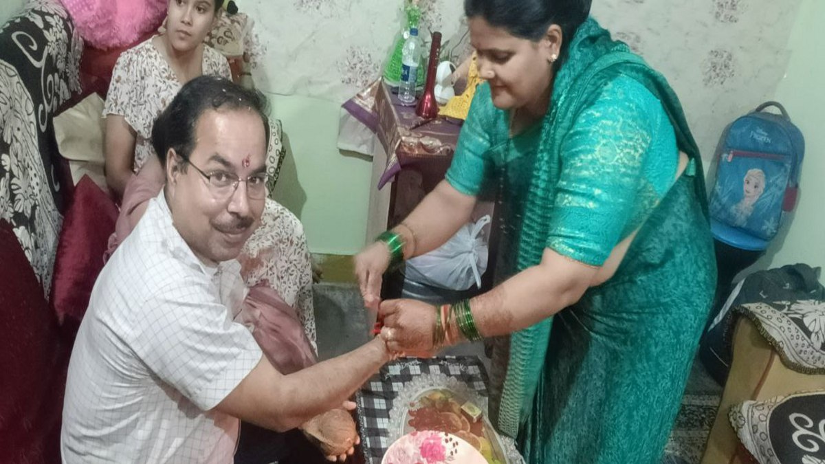 Video: बहना ने भाई की कलाई पर बांधा प्यार, हर्षोल्लास के साथ मना पर्व