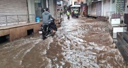 बंगाल की खाड़ी में वायुदाब घटने के कारण, बांसवाड़ा जिले में दो दिन से तेज बरसात - image