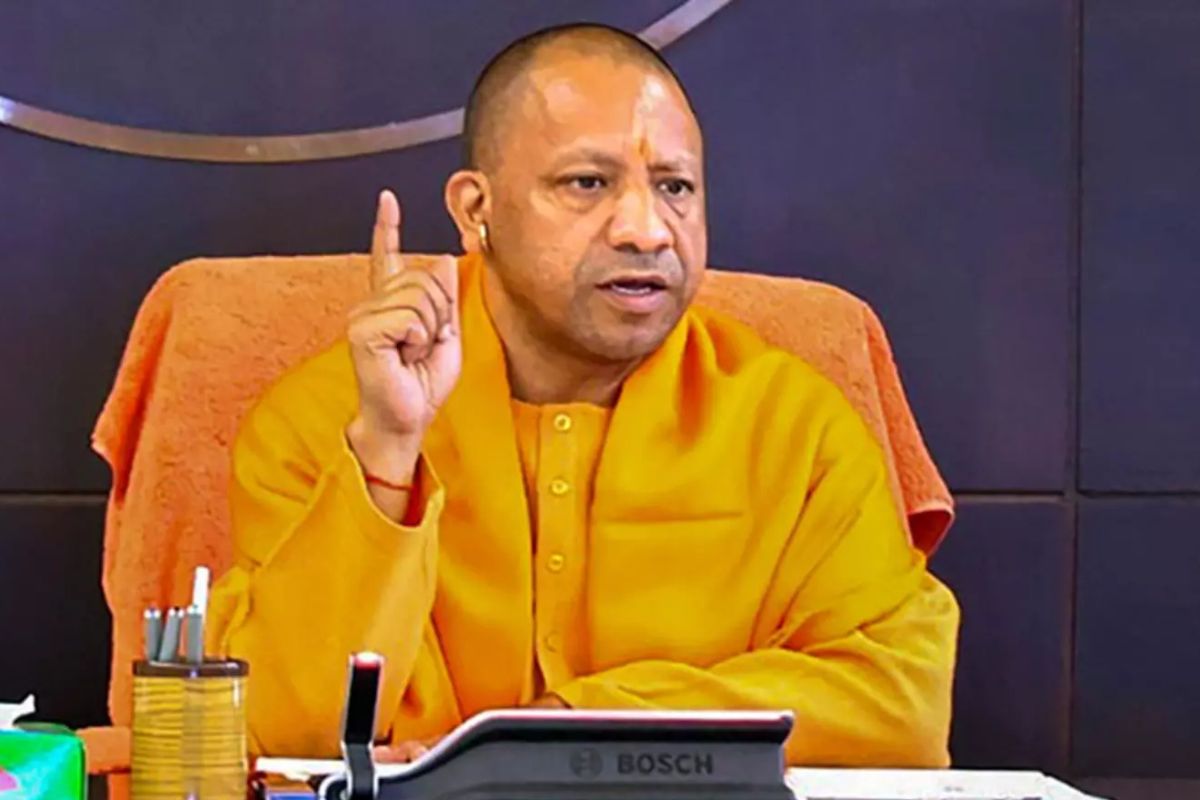 CM Yogi Good Decision: यूपी में बदले जाएंगे ये दो नियम, योगी सरकार ने परिवारों
की ‘दरार’ रोकने के लिए लिया अहम फैसला