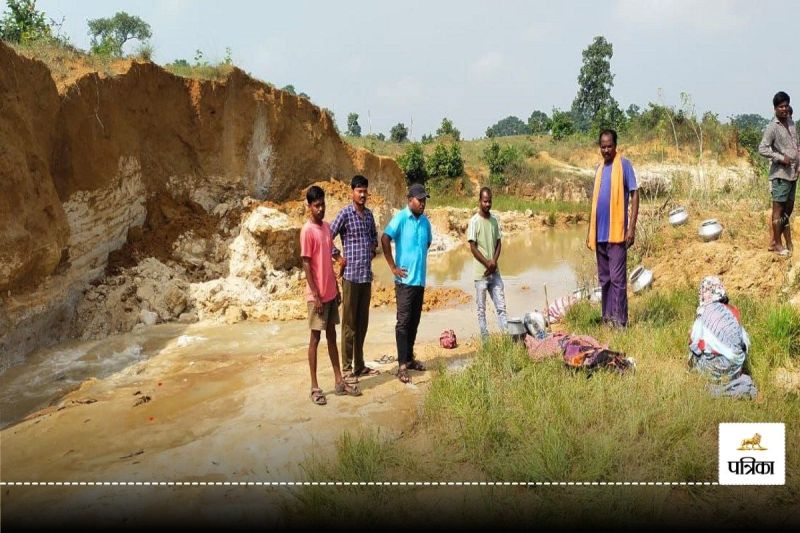 Illegal soil mines collapsed