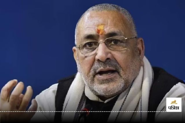 muslim youth attacked Giriraj Singh security personnel saved him