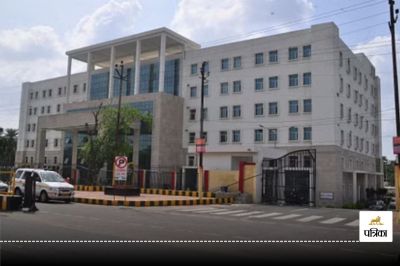 Jhansi Medical College New Pass System to Control Crowds in Wards, Jhansi Medical College: अब वार्डों में नहीं होगी भीड़, परिजनों के लिए पास सिस्टम लागू