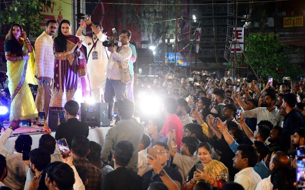 pot breaking competition