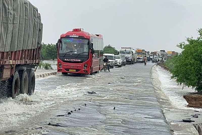 Flood like situation due to heavy rain in Pali