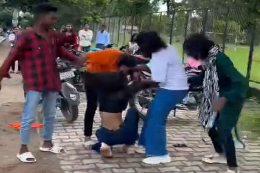 Girls fight video