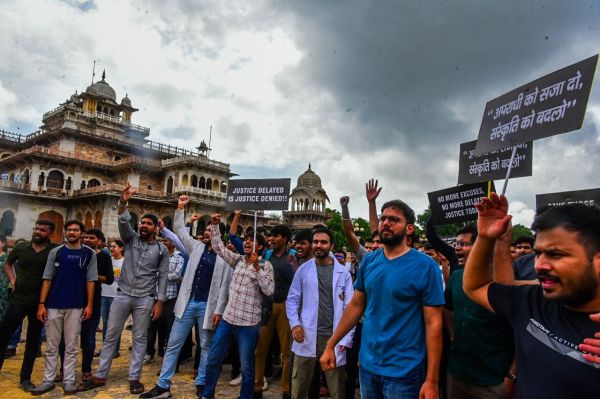 demo by doctors at albert hall 