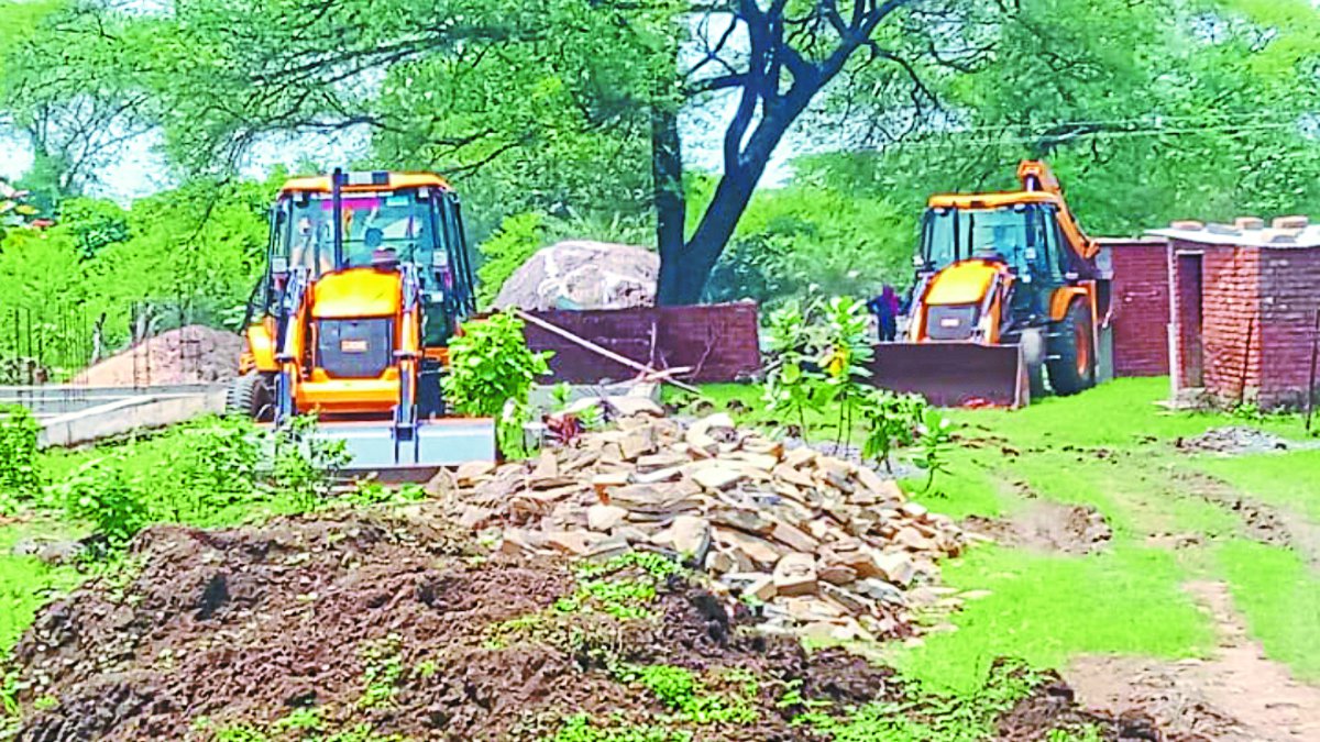 खपरी (ब) में 17 अवैध कब्जों पर चला प्रशासन का बुलडोजर, विरोध काम नहीं आया