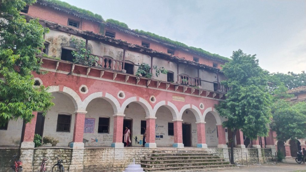 Dilapidated school building in Katni city