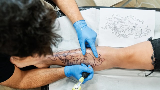 The hobby of tattoo may increase the risk of lymphoma cancer