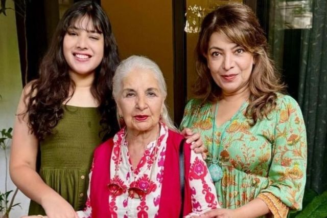 Mihika Shah with mother and grandmother