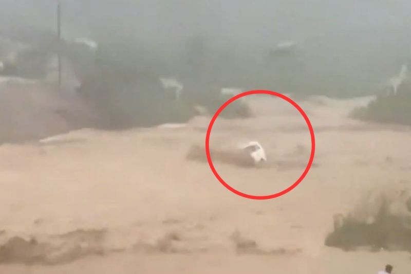 Punjab Flood news Innova Car