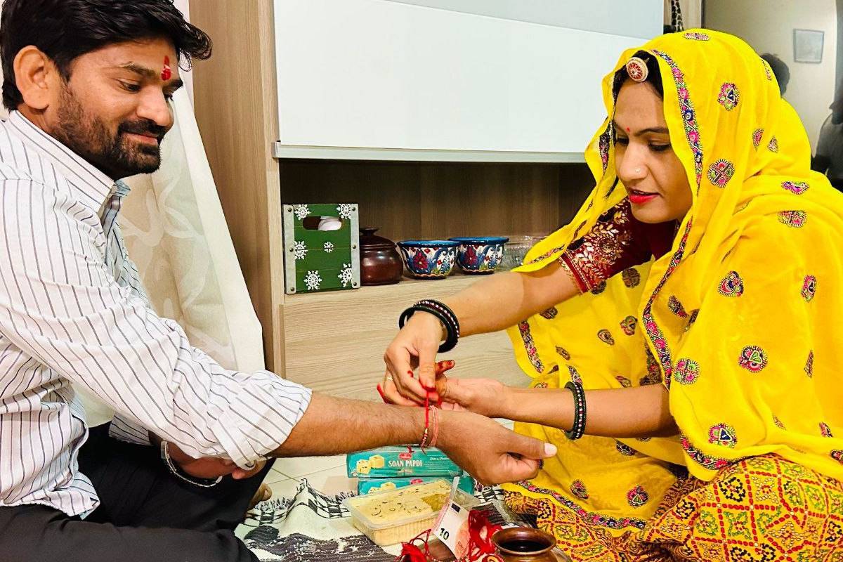 Raksha Bandhan: सात समंदर पार भाइयों के लिए बहनों का समर्पण देख कर विदेशी भी रह
गए दंग