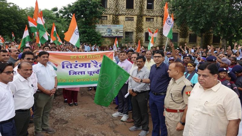 तिरंगा रैली को हरी झंडी दिखाकर जिला कलक्टर ने किया हर घर तिरंगा अभियान का शुभारंभ