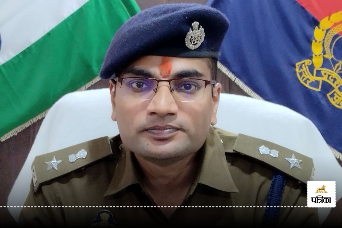 UP Police Transfer: यूपी के इस जिले में 140 पुलिसकर्मियों का एक सा‌थ तबादला, 28
एसआई पर एसपी ने क्यों की कार्रवाई?