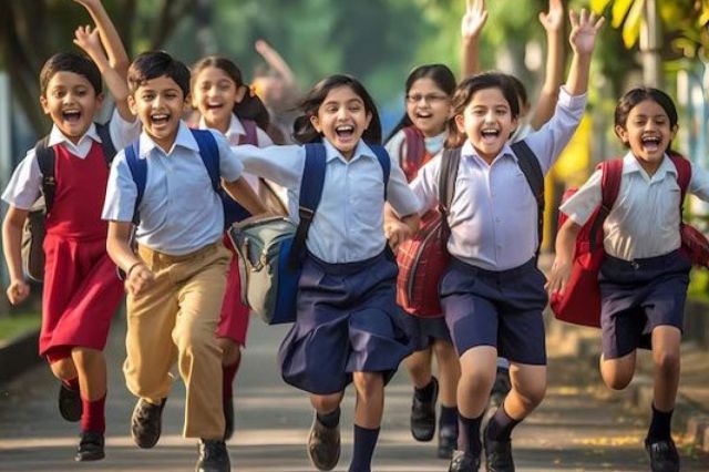 School Holiday: यूपी के इस जिले में 12 अगस्त को बंद रहेंगे सभी स्कूल, जानें क्या है कारण?