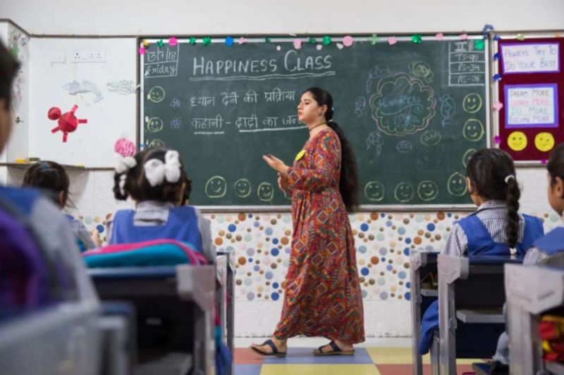 Exposure: यूपी में बड़े खेल का खुलासा! बिना अनुमति 1392 शिक्षकों को दे दिया सातवें वेतनमान का लाभ, अब क्या होगा?