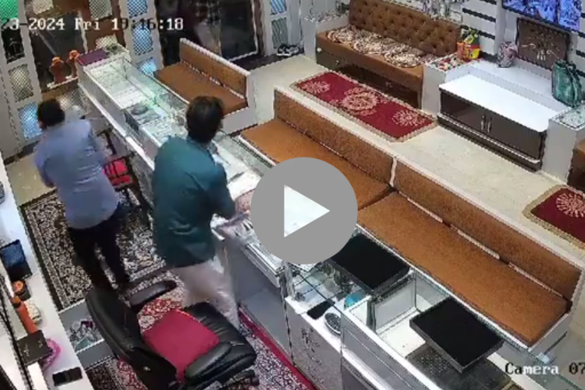 Rajasthan: ज्वेलरी शॉप में डकैती का लाइव VIDEO आया सामने, देखकर उड़ जाएंगे आपके होश