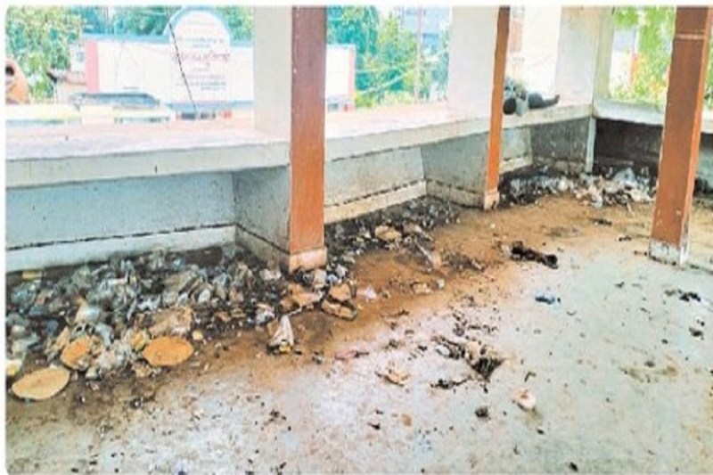 bus stand: cg news kawaradha news