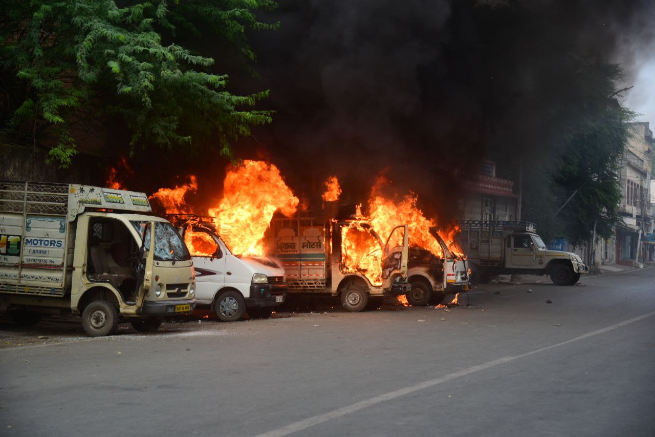 उदयपुर में चाकूबाजी में घायल बच्चे का इलाज जारी, जयपुर से प्लेन से भेजी गई
डॉक्टर्स की ये स्पेशल टीम..