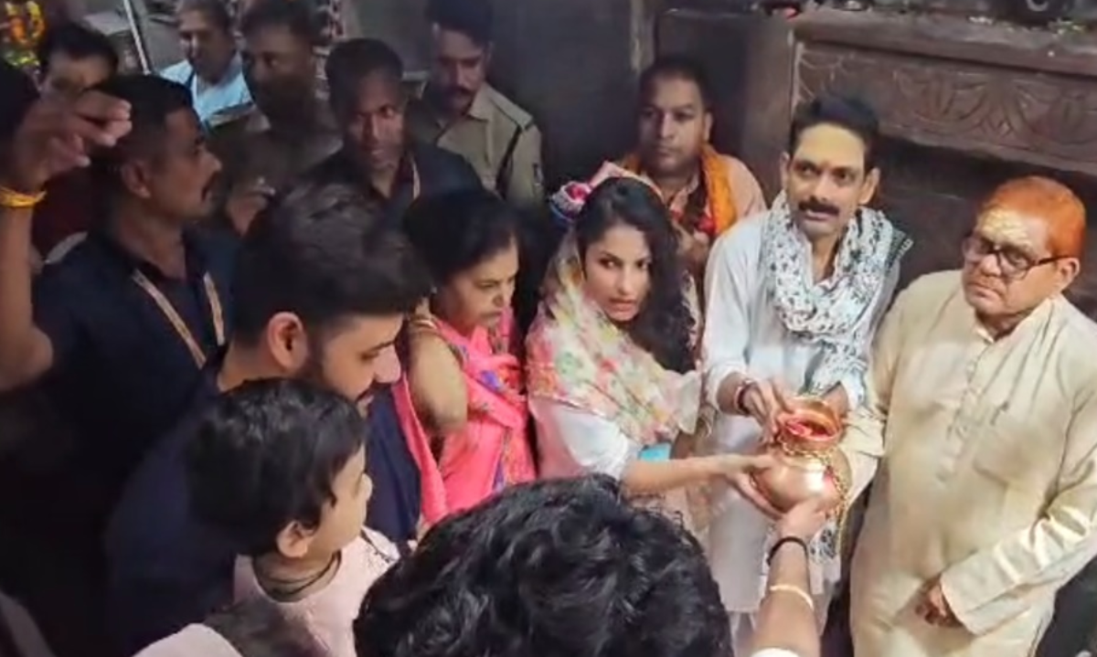 CM Mohan Yadav wife Seema Yadav Omkareshwar Jyotirlinga