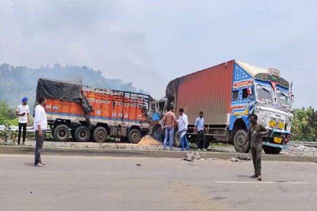 dhar truck accident