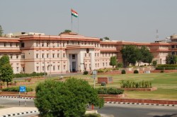 Sikar: तहसीलदार ने नामान्तरण खोलने के लिए मांगे पैसे, सीएम तक पहुंचा मामला - image