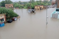 IMD Heavy Rain Alert : राजस्थान में भारी बारिश से कई जगह बिगड़े हालात, कलक्टर ने
किया छुट्टी का एलान - image