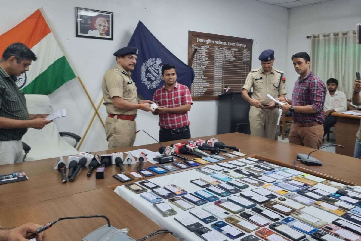 Bhilwara news गुम हुए 424 मोबाइल में से 124 को भीलवाड़ा पुलिस ने तलाशा