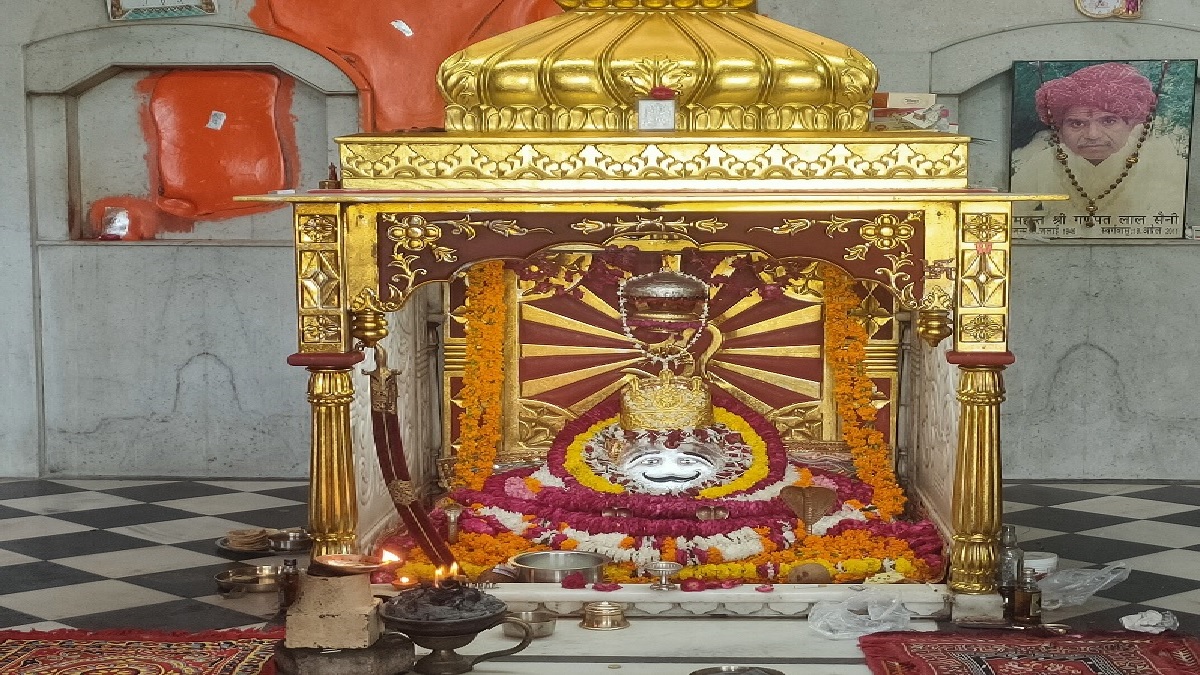 नाहर सिंह बाबा के जन्मोत्सव पर हुआ दुग्धाभिषेक