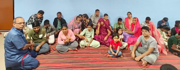 
श्री सीरवी समाज महासभा कर्नाटक के कार्यकारिणी सदस्य बाबूलाल सीरवी काराड़ी, प्रेमलता सीरवी, प्रवीण सीरवी, सूरज सीरवी, सुमित्रा सीरवी, पायल सीरवी, हिमजा चौधरी, अणची चौधरी, लक्ष्मी चौधरी, चेतना चौधरी एवं मयंक चौधरी ने नेत्रहीन बच्चों के साथ रक्षाबंधन पर्व मनाया। 
