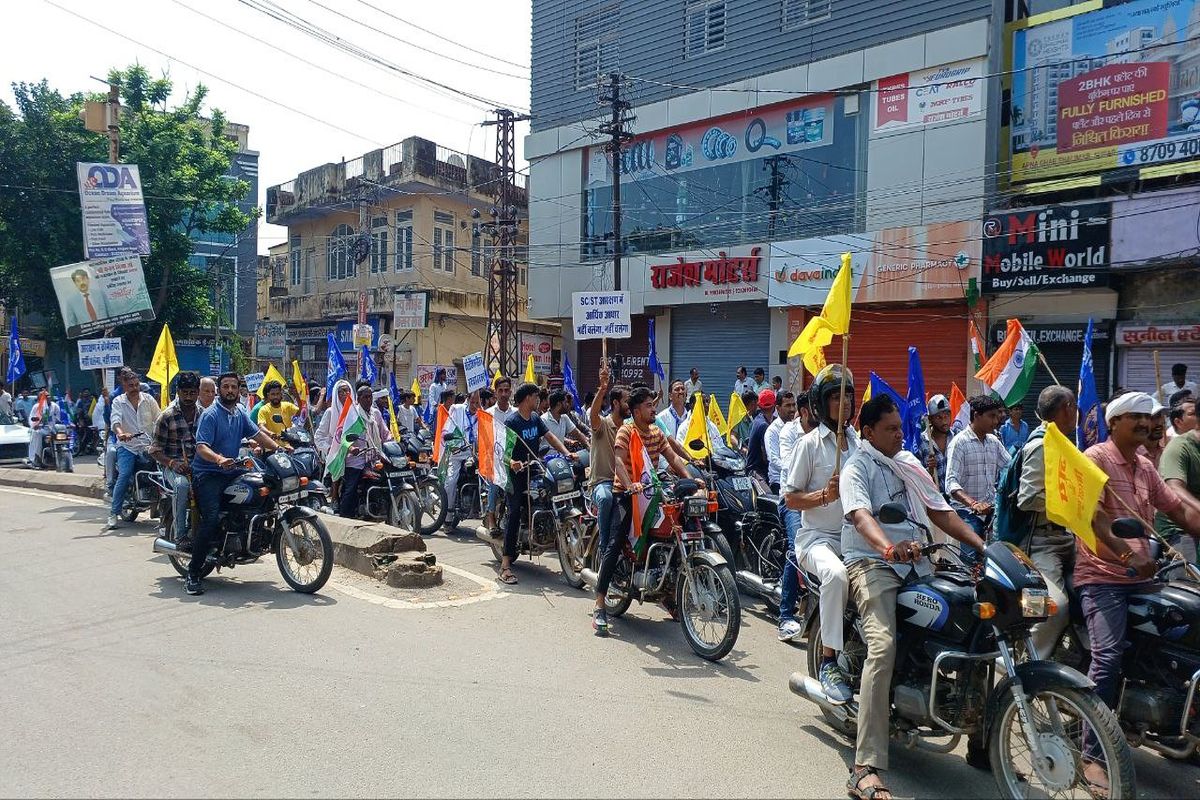 Bharat Bandh 2024: खुली दुकानों को चेतावनी देकर कराया बंद, देखें वीडियो