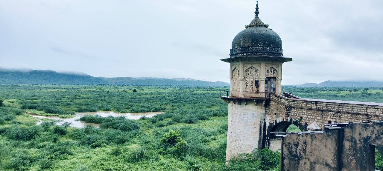 आधा सावन बीता फिर भी जयपुर का रामगढ़ बांध रीता