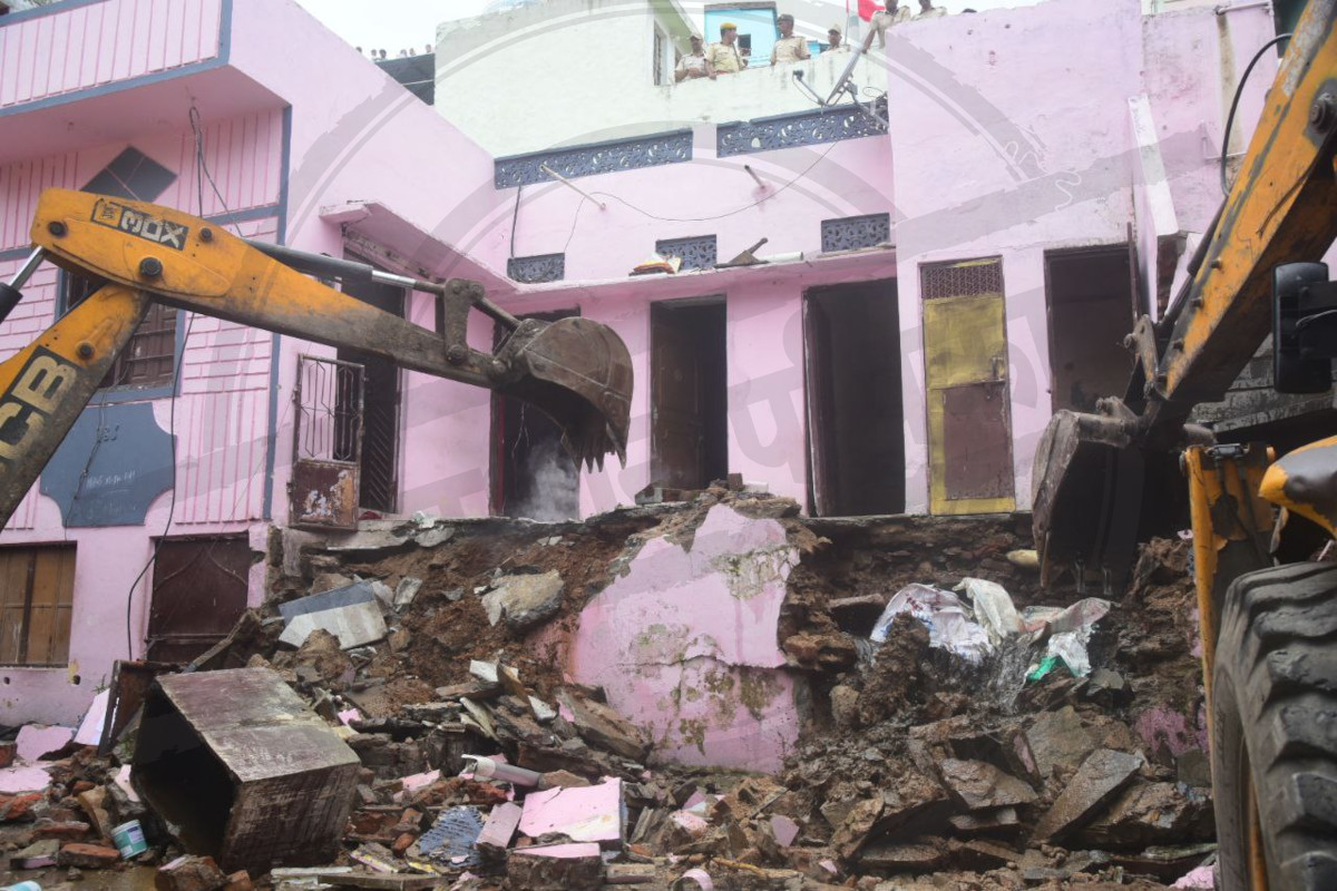 Udaipur News उदयपुर कांड में बुलडोजर की एंट्री, आरोपी छात्र के घर पर