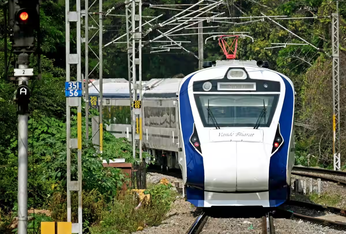 वंदेभारत की बढ़ी डिमांड! 16 कोच के साथ चलेगी बिलासपुर-नागपुर सुपरफास्ट ट्रेन… टिकट हुआ सस्ता, देखें Details