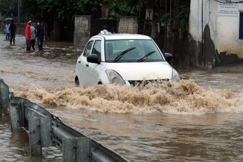 very heavy rain warning