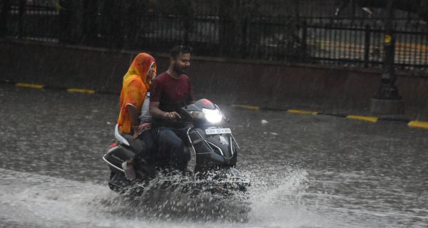 It rained drizzling fruits